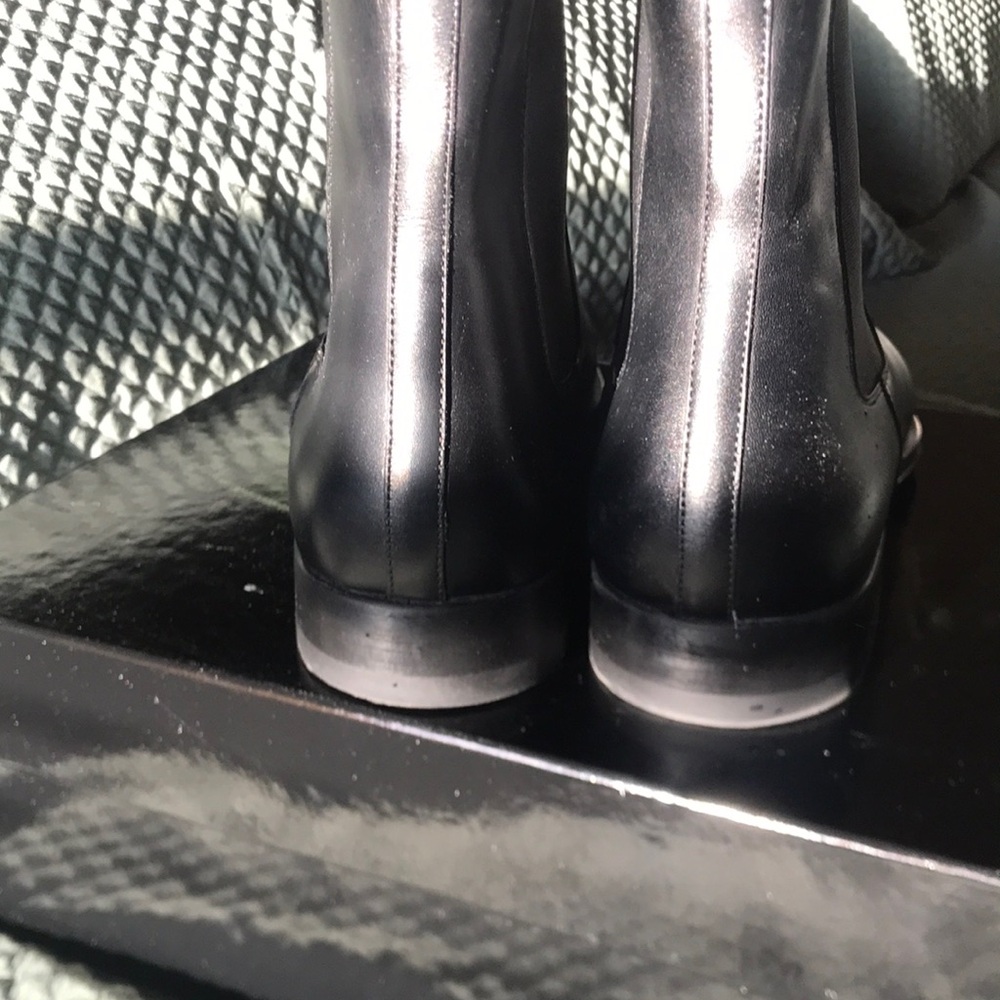 Elegant Black Men's Chelsea BootsBlack Magnanni Chelsea Boot - Picture 10 of 12